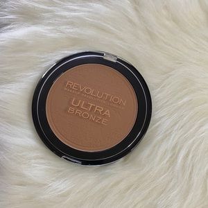 Makeup Revolution Bronzer